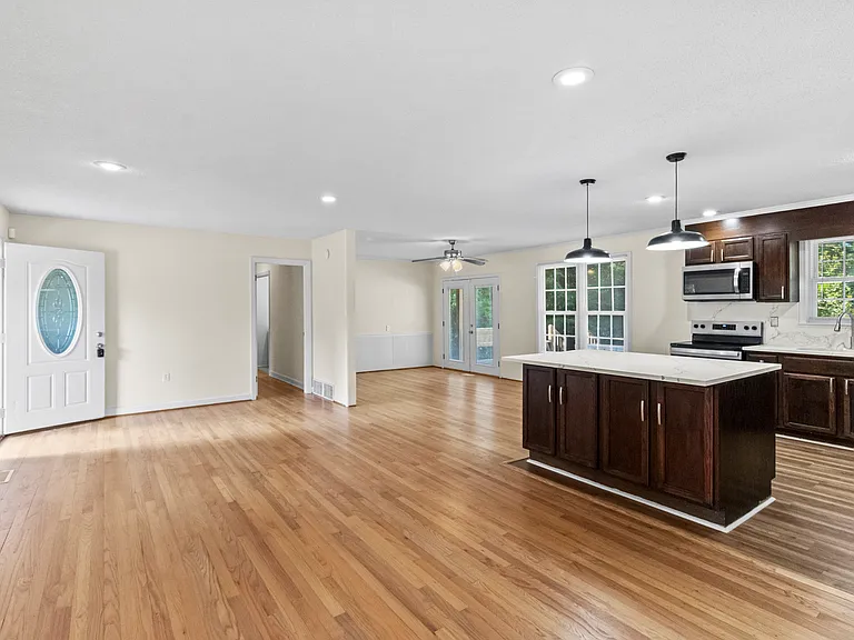3234 Hunter Dr — Photo 4