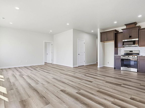 4th image of 2119 S Elm Pl