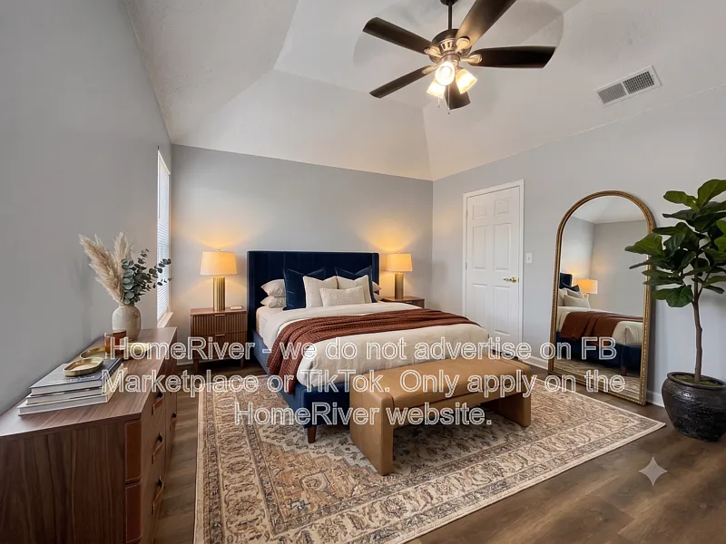 3 bed, 2.0 bath, 1348 sqft, $1,690 — Photo 3
