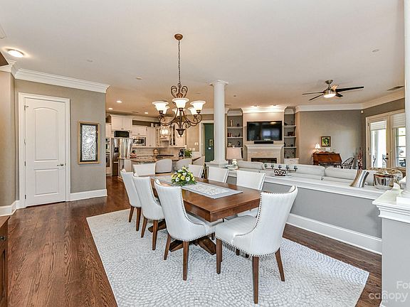 5th image of 102 S Cove Key Ln