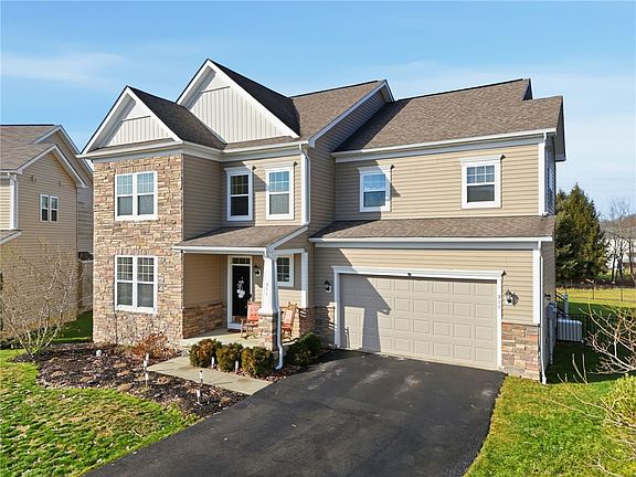 3rd image of 311 Eagle Dr