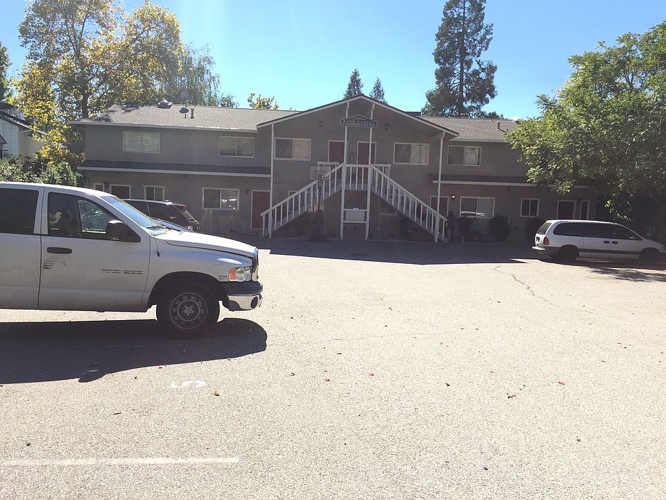 2nd image of 221 Bank St