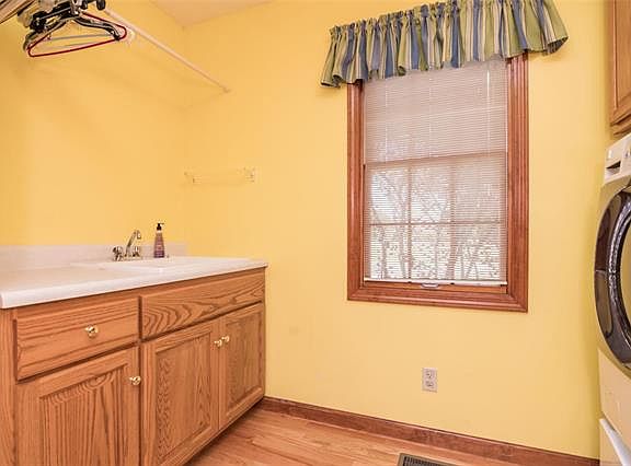 4th image of 7 Eastland Ct