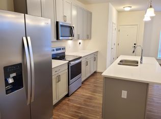 17 Capron Ln, Saint Charles, MO 63303