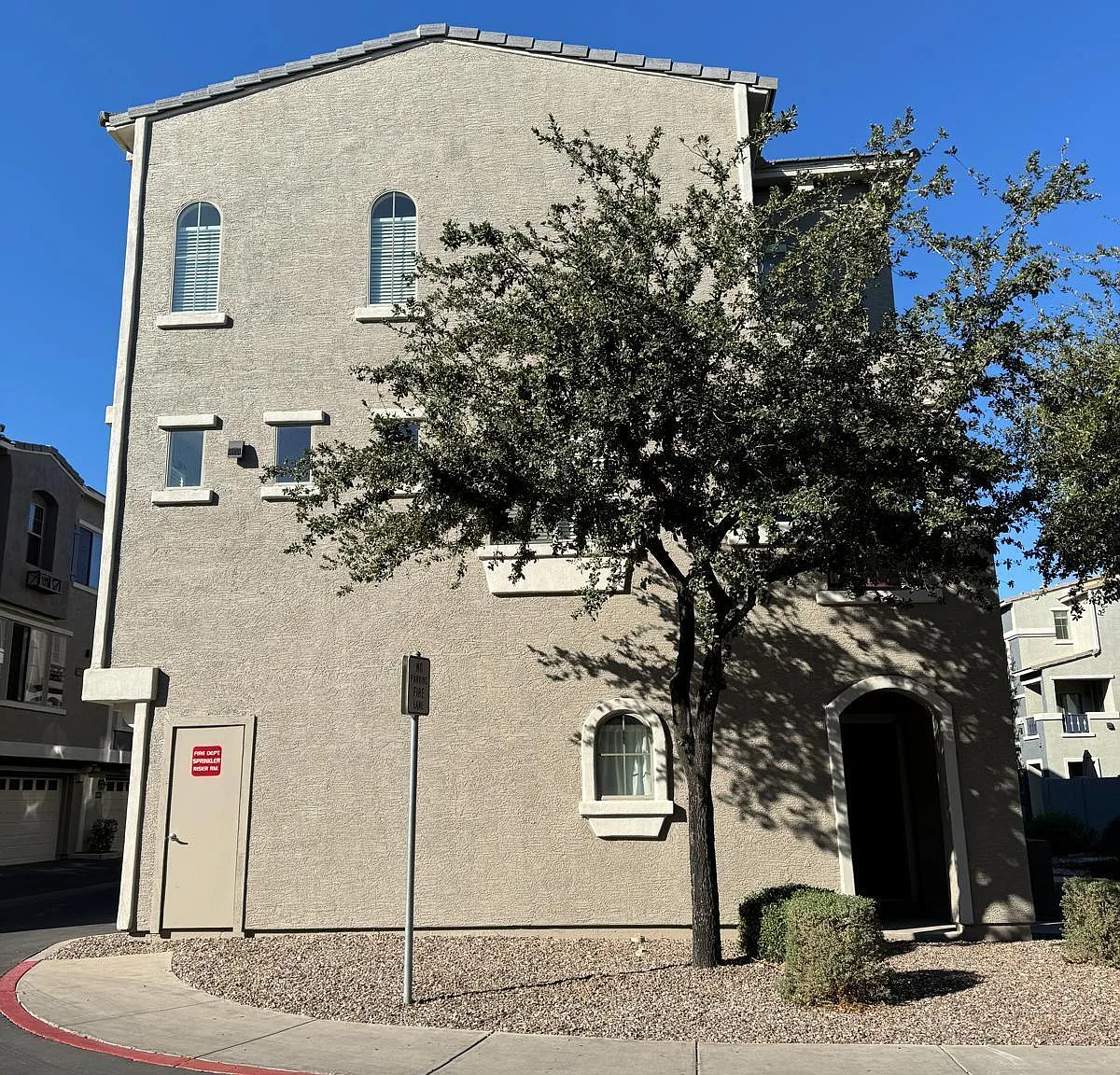 2402 E 5th St — Photo 2