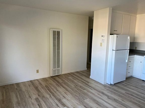 3rd image of 344 Carl St #6