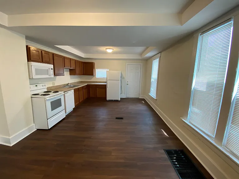 110 Dana Ave — Photo 2