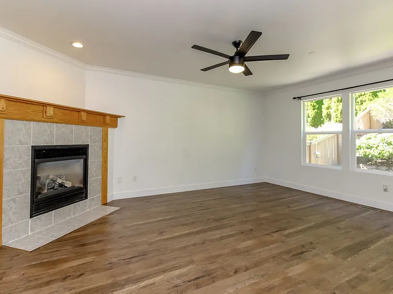 1661 Jensen Ave — Photo 12