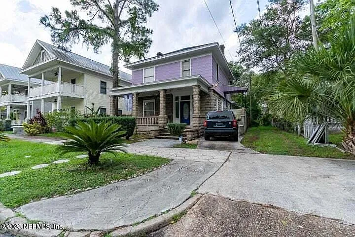 440 E 6th St — Photo 2