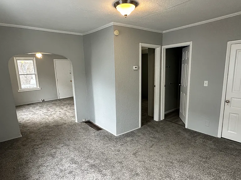606 W 5th St #1 — Photo 5