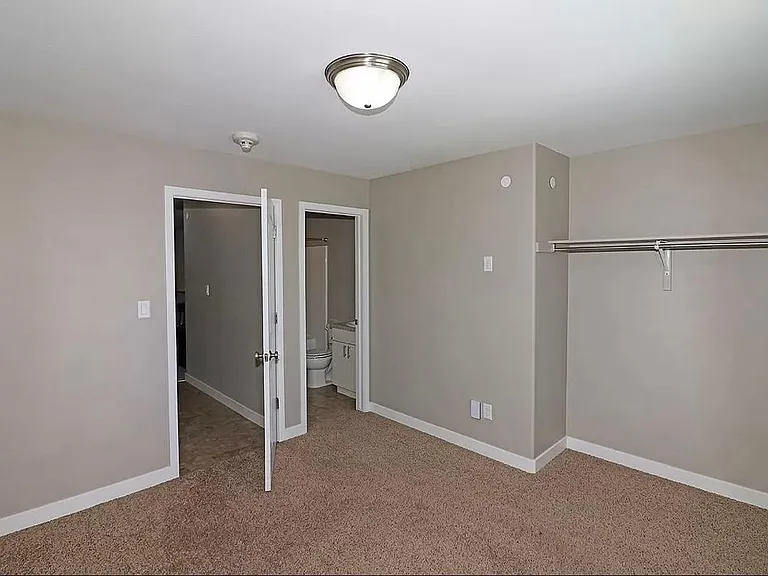 1043 North Ave — Photo 14