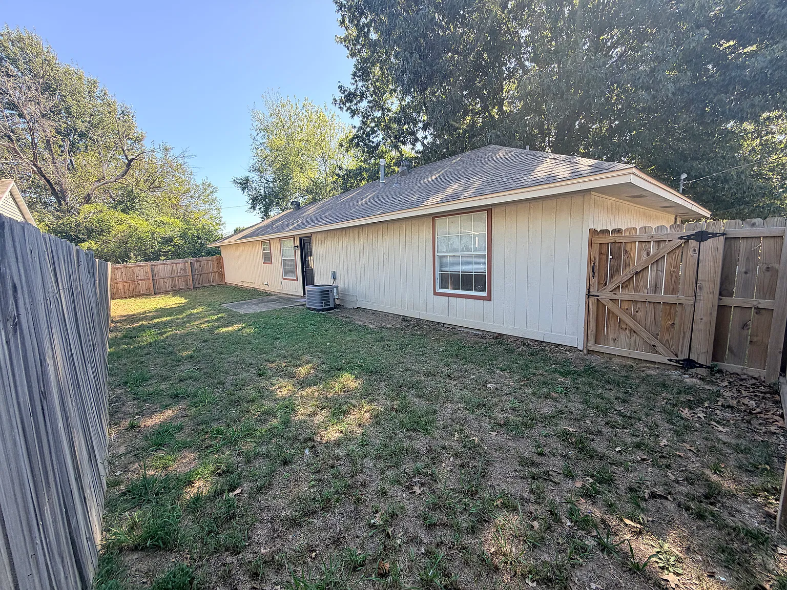 3 bed, 1300 sqft, $1,525 — Photo 2