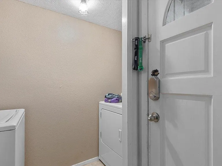 6307B Shadow Valley Dr — Photo 13
