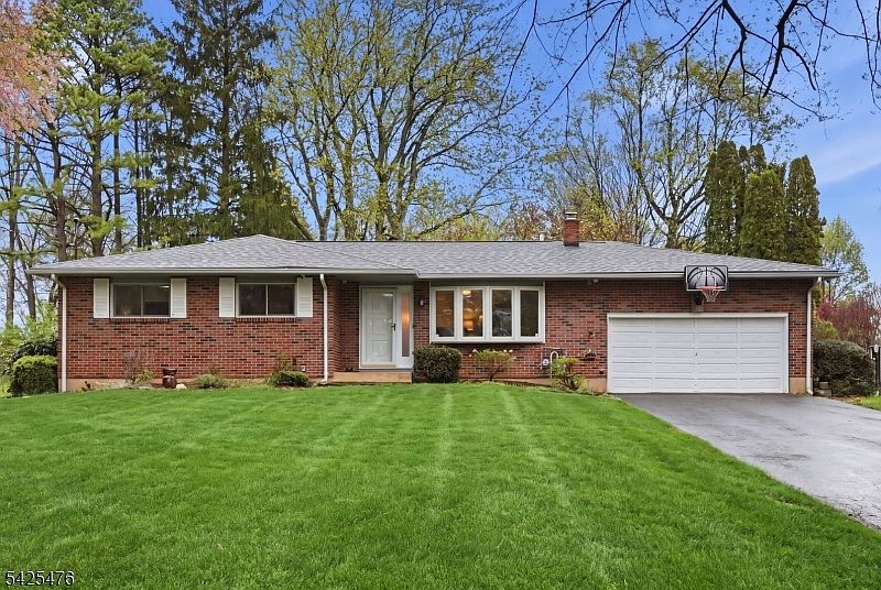 1st image of 52 Smithtown Rd