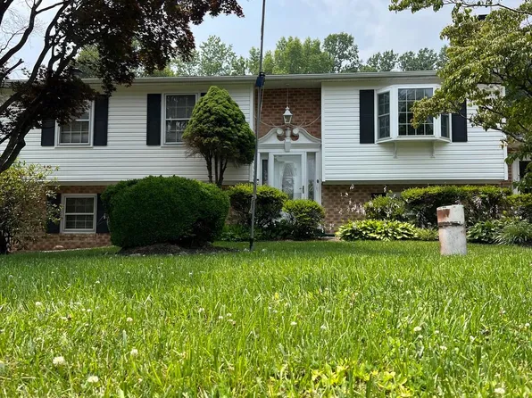 30085 Bach Dr, Charlotte Hall, MD 20622