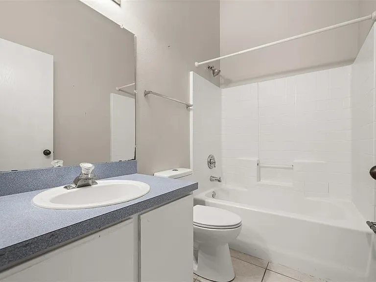 551 Castlemain Cir — Photo 12
