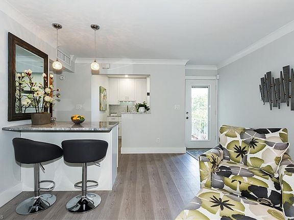 2nd image of 617 12th Ave S #617