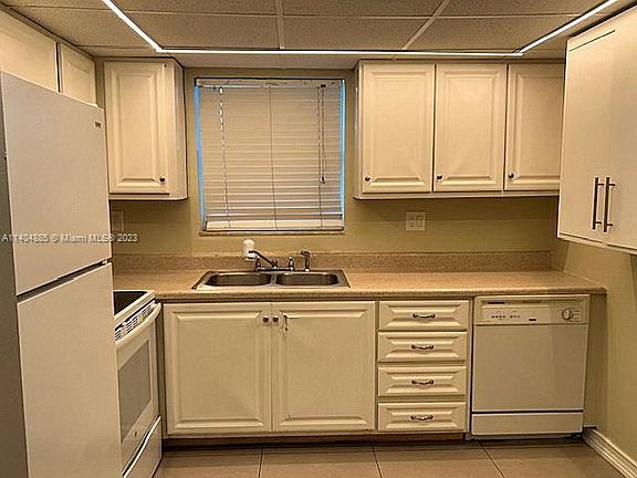 4th image of 9359 Fontainebleau Blvd APT F109
