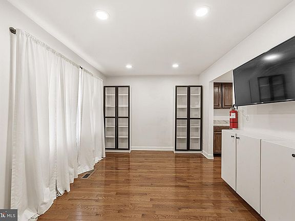4th image of 10 Raleigh Pl