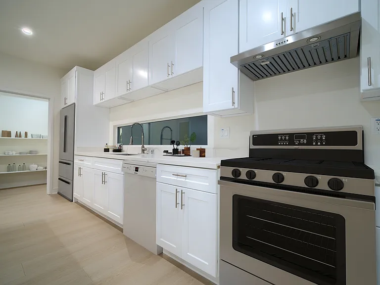 801 E 84th Pl — Photo 15
