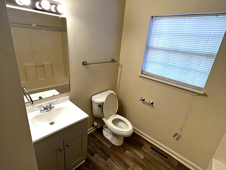 706 Vermont Ave — Photo 4