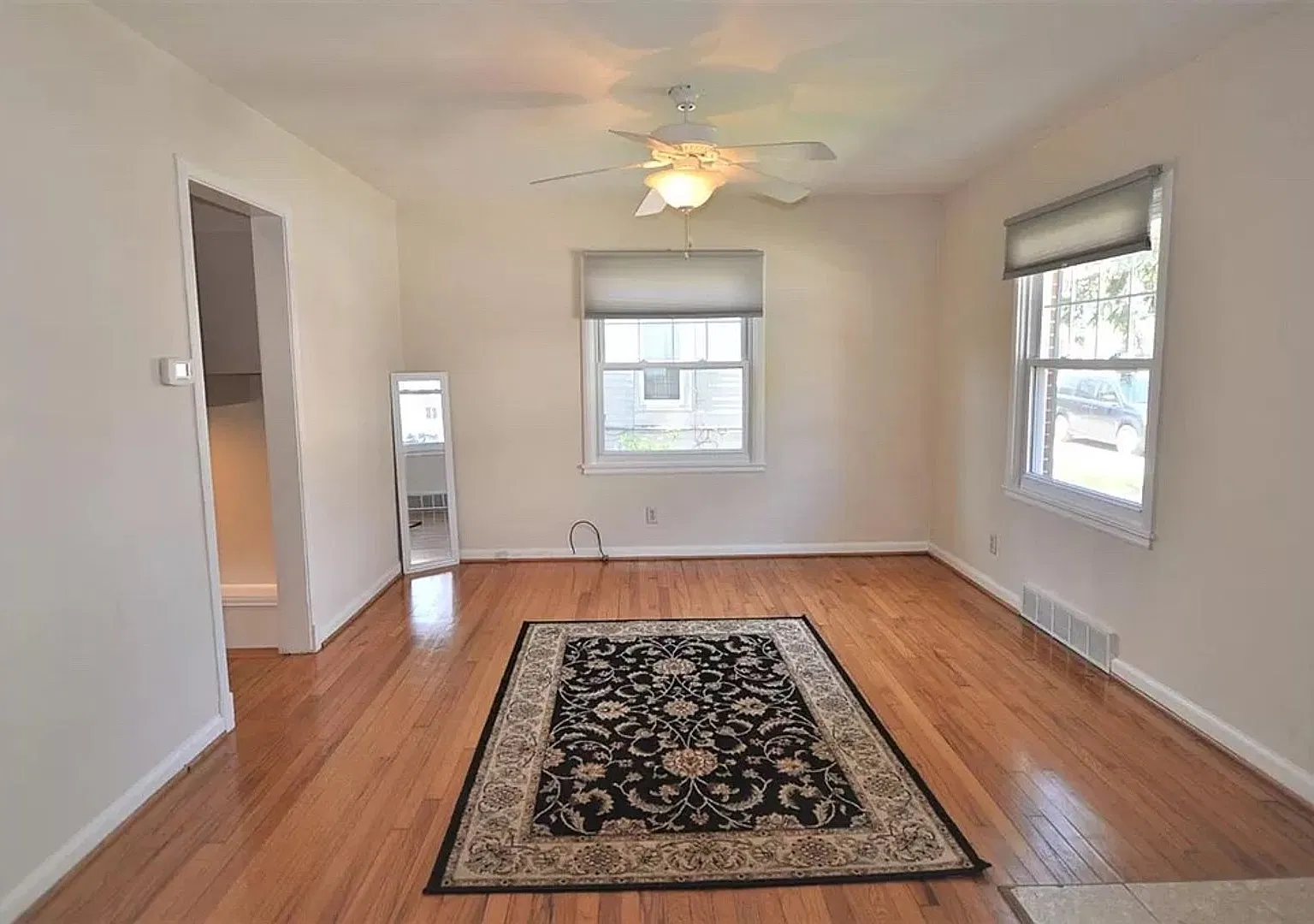 906 Sylvan — Photo 3