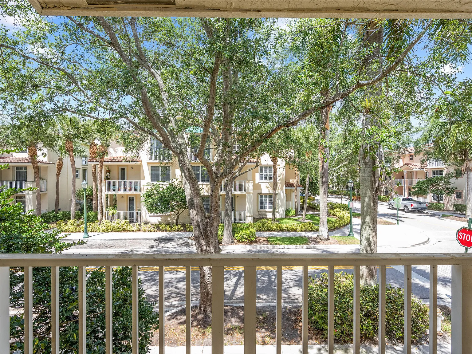 3 bed, 3.0 bath, 1425 sqft, $3,500 — Photo 2