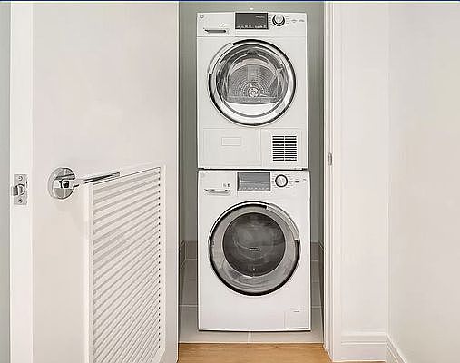 4th image of 230 E 20th St APT 15