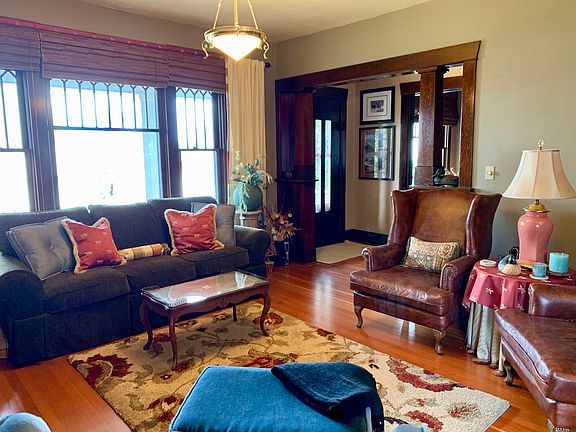 5th image of 104 SE Regent Ave