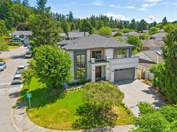1946 143a St, Surrey, BC V4A 7T1