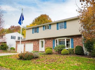 5129 Robinhood Ln, Erie, PA 16509