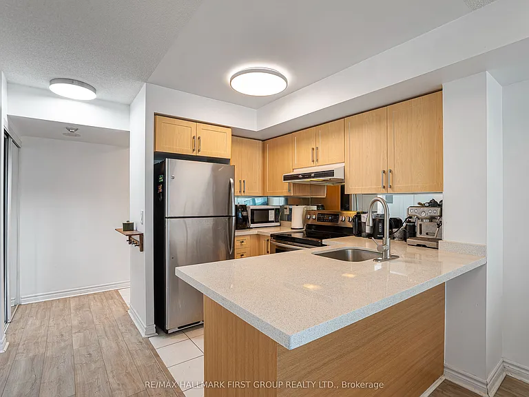 33 Elm Dr W #305 — Photo 7
