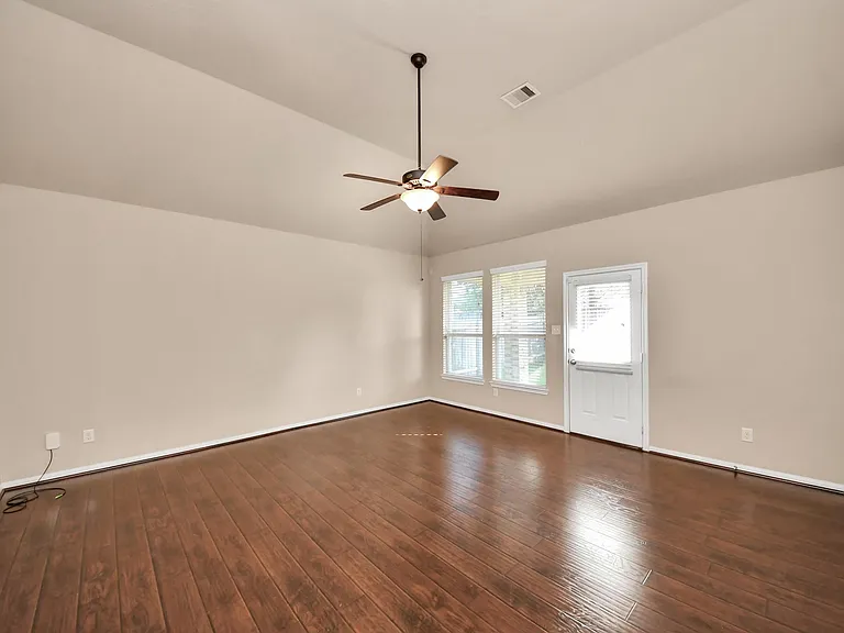 3115 Lake Dr — Photo 15