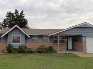 836 NW 8th St, Moore, OK 73160