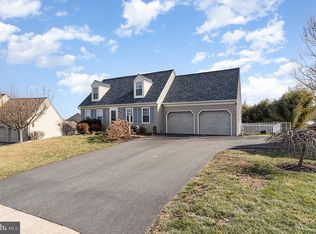 15 Nina Dr, York, PA 17402