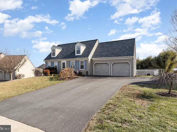 15 Nina Dr, York, PA 17402