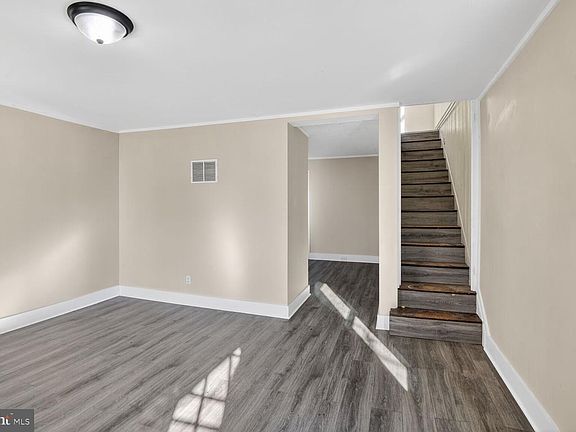 5th image of 305 Brookletts Ave