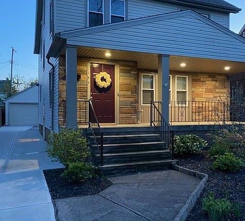 4th image of 150 E 209th St