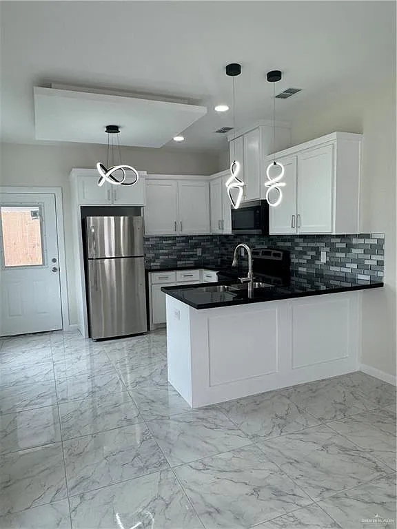 2 bed, 2.0 bath, 3970 sqft, $1,100 — Photo 3