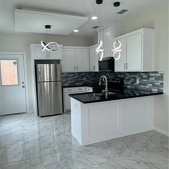 5808 Notre Dame Ave #3 — Photo 3