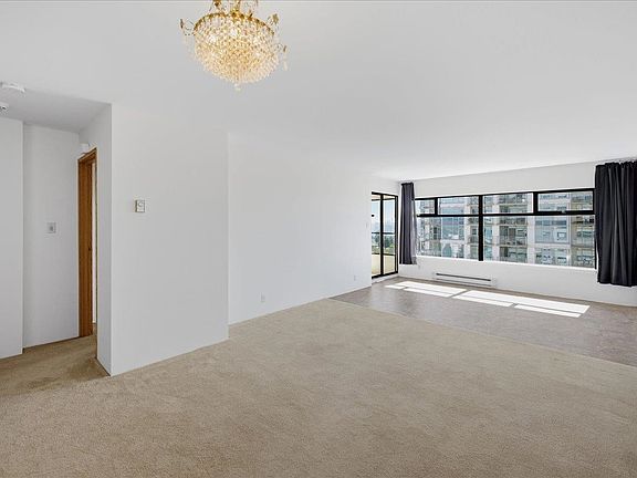4th image of 615 Belmont St #1506