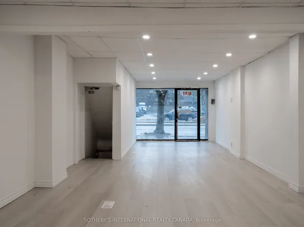 641 Saint Clair Ave W, Toronto, ON M6C 1A7
