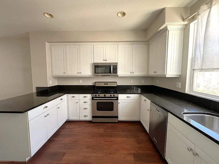 820 Harbor Cliff Way #260 — Photo 31