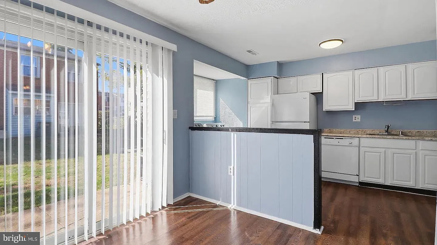3 bed, 1.5 bath, 1036 sqft, $2,500 — Photo 1