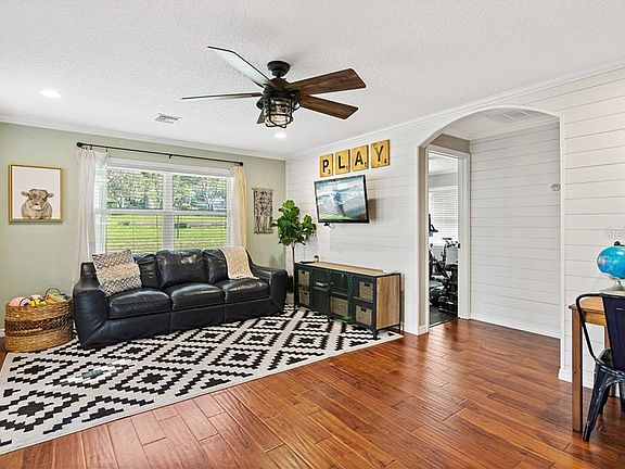 4th image of 64 E Crest Ave