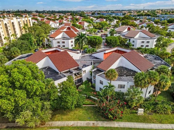 9447 Fontainebleau Blvd APT 210, Miami, FL 33172