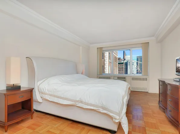 25 Sutton Place South image 13 of 20