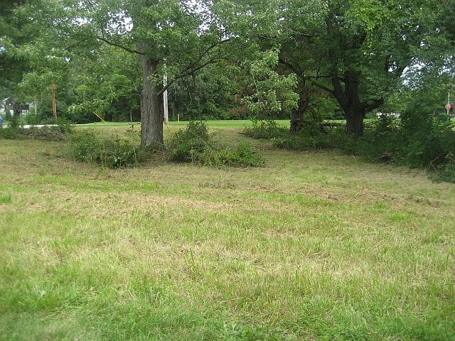 2nd image of 512 Sayer Rd