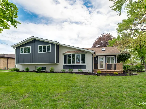 439 Hickory Dr, Itasca, IL 60143