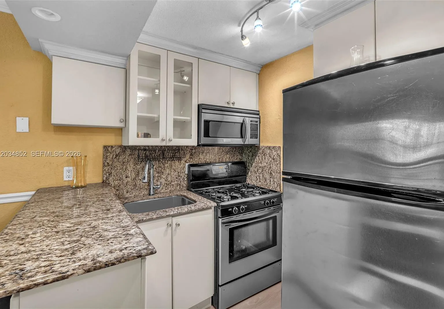Virginia Pointe Condo — Photo 4